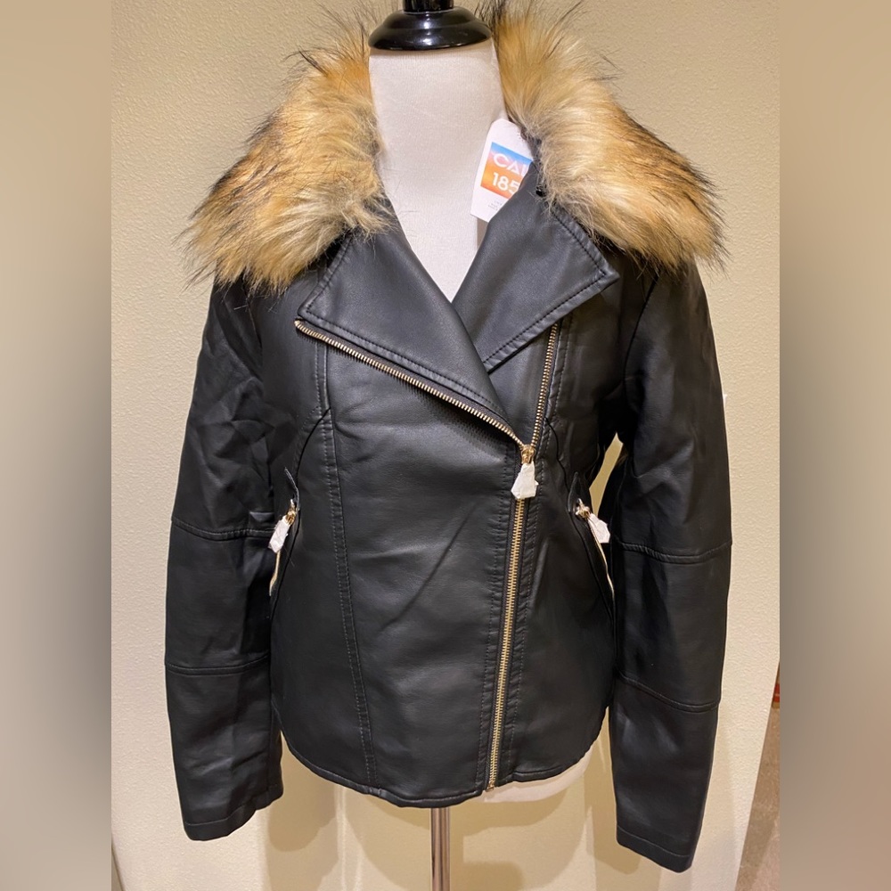 NWT Forever21 Faux Leather Biker jacket Size M Sherpa lined removable fur - Picture 6 of 11